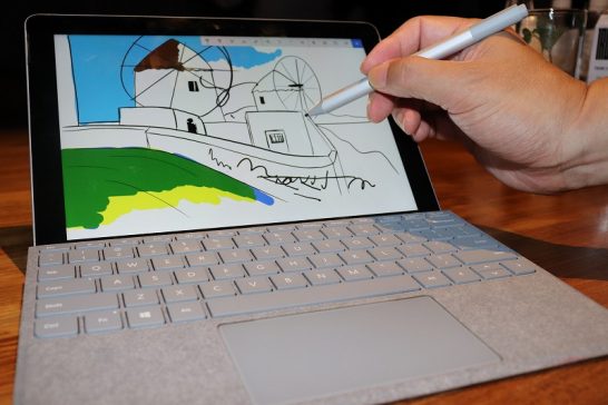 Surface Go もっとできるを 軽がると 重さわずかペットボトル1本分の２in1パソコン よかったねっと